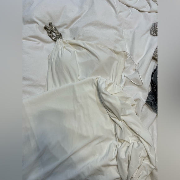 White formal gown - Picture 2 of 3